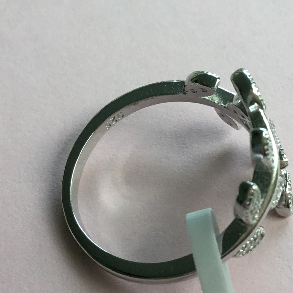 Don’t miss this deal!  $18 Firm! Cz Leaf Sterling Silver Ring - Picture 10 of 12